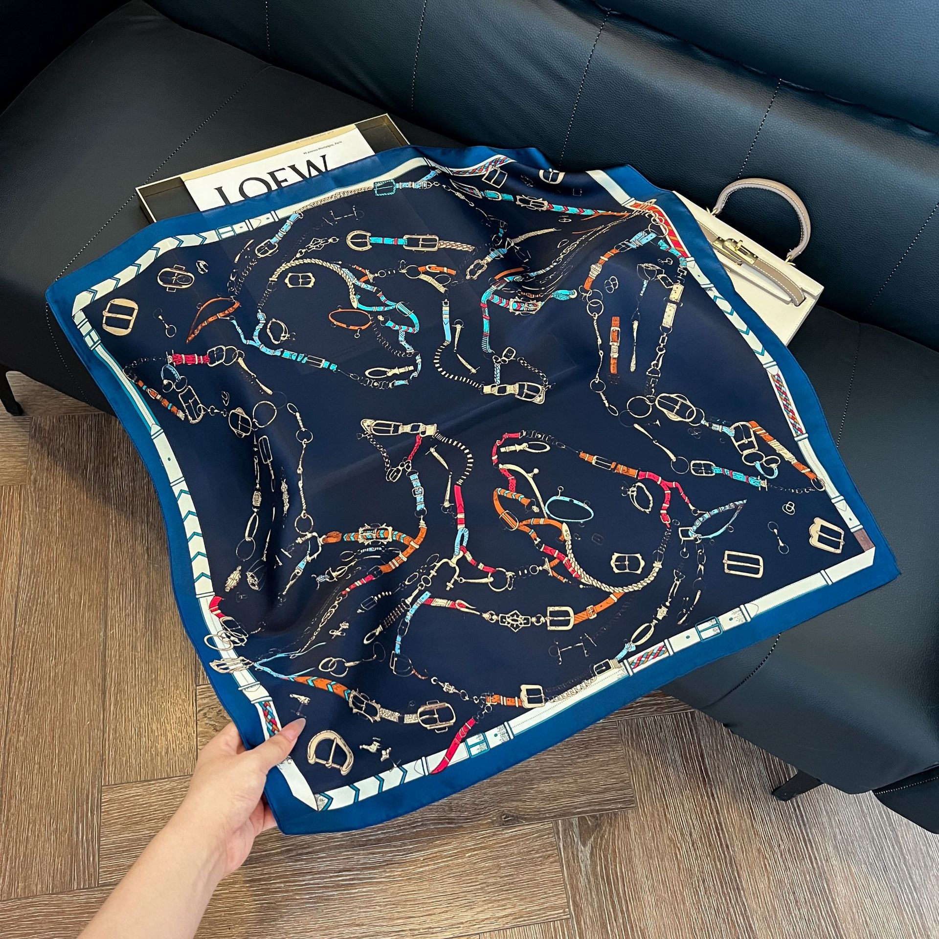 Luxury Brand Chain Print Small - Silk Neck Scarf 리뷰 및 가격