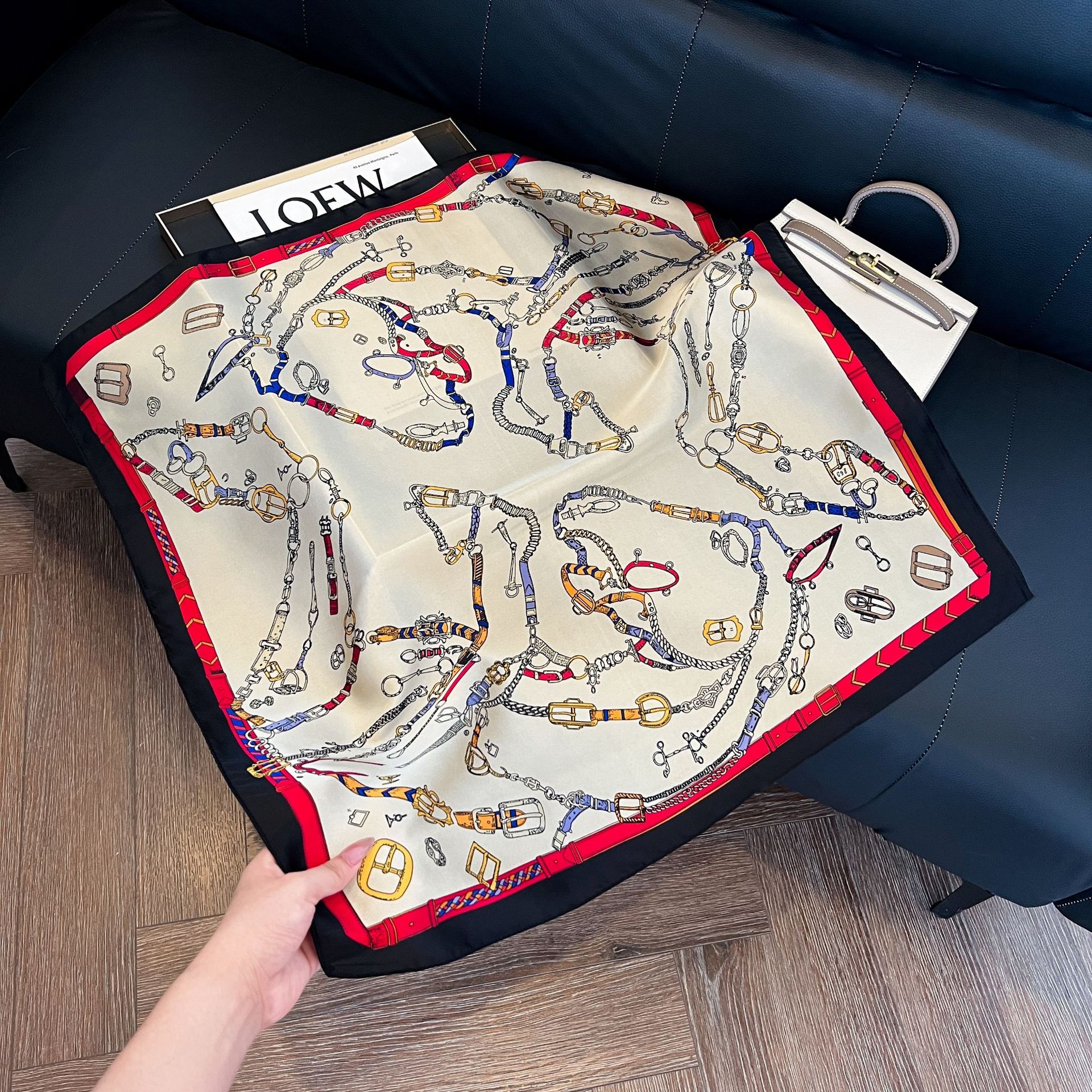 Luxury Brand Chain Print Small - Silk Neck Scarf 리뷰 및 가격