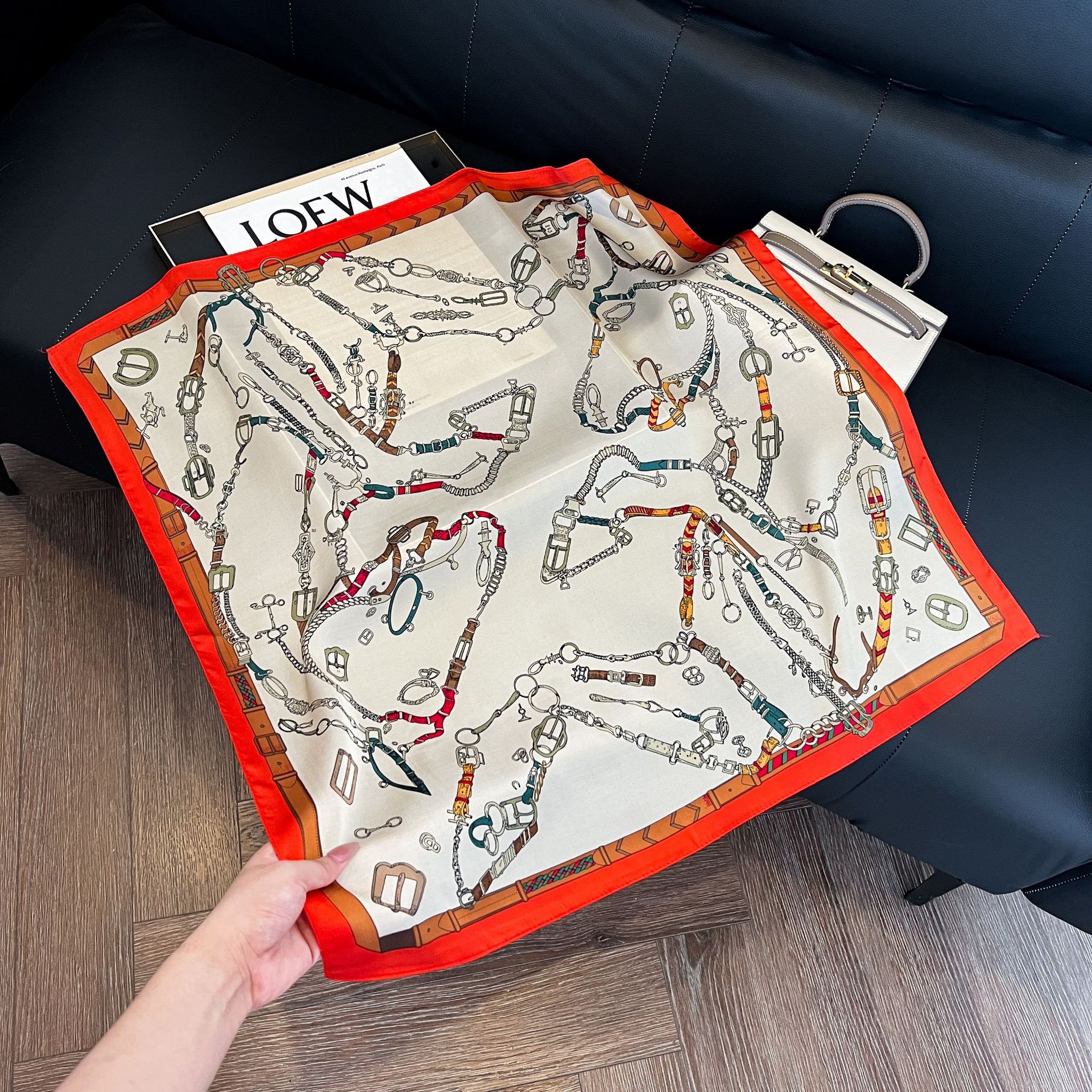 Luxury Brand Chain Print Small - Silk Neck Scarf 리뷰 및 가격