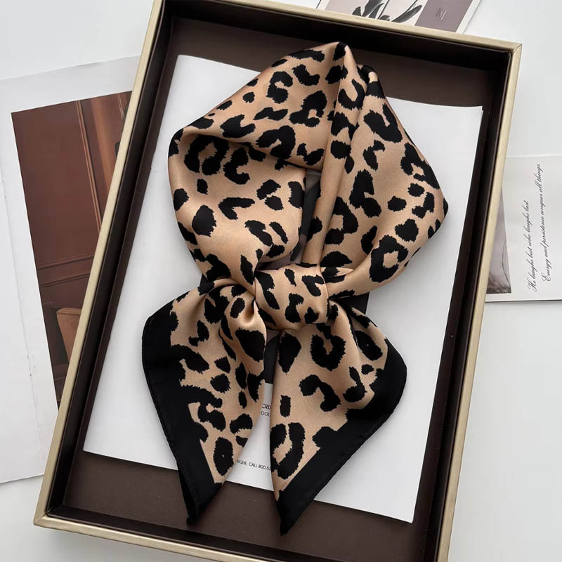 Luxury Leopard Print Female Sa - Ascot Neck Scarf 리뷰 및 가격
